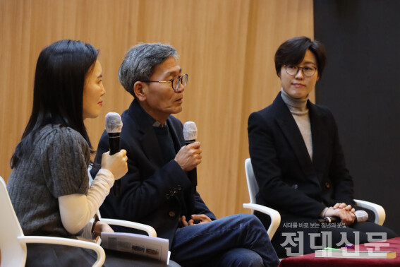 왼쪽부터 차례로 박진영 공감커뮤니케이션연구소 대표, 김주완 작가, 