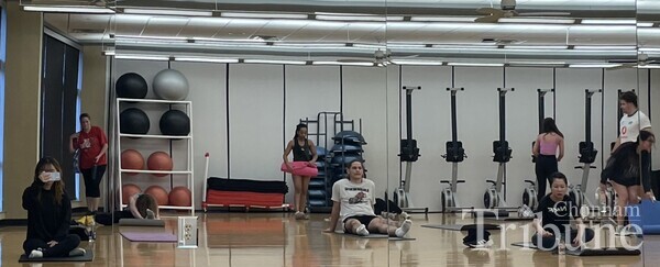 Kim Yu-min taking a photo during yoga class
