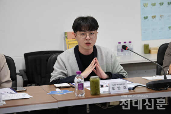 오병호(독어독문·19)씨가 자신의 5·18 경험을 이야기하는 모습.